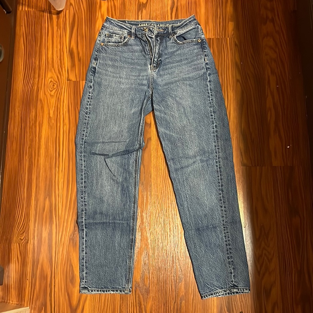American Eagle Mom Straight Jean